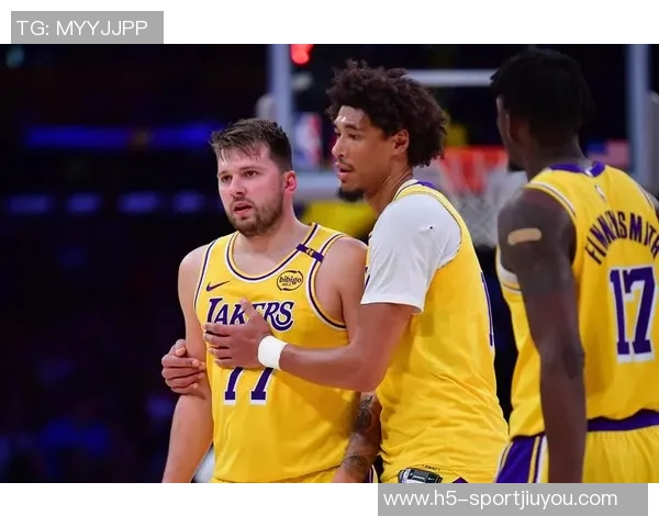 勇士湖人争夺克拉克斯顿合同剩余三年总值6944万本赛季场均136分